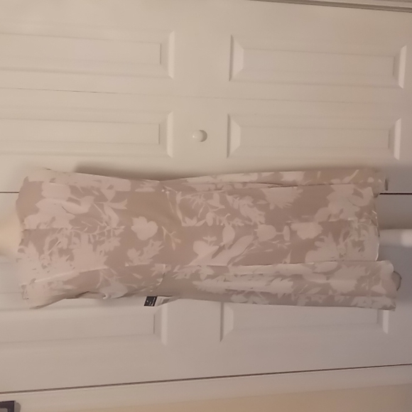 NWT Plus Size Chap's Chiffon Dress Size 16 in Khaki & White Floral - Picture 8 of 8